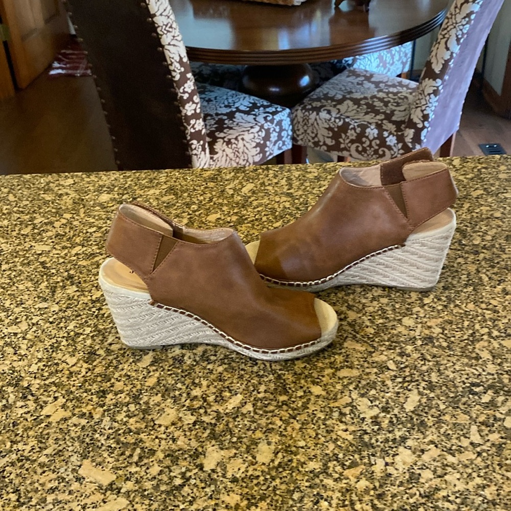 Wedge shoes